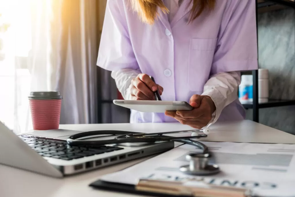 Como a escolha do regime tributário impacta clínicas médicas em expansão